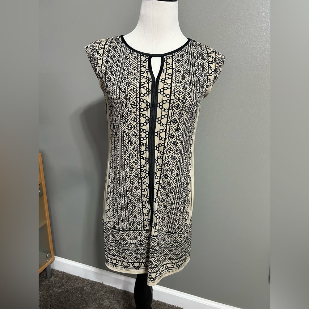 Alfani‎ women’s size, medium petite blouse with keyhole, front short sleeve